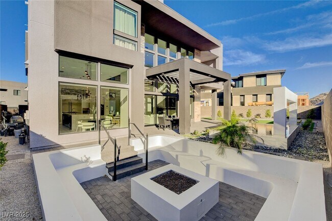 Building Photo - 5289 Feathertop Dr