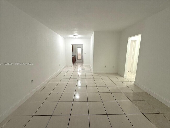 Building Photo - 6885 Byron Ave