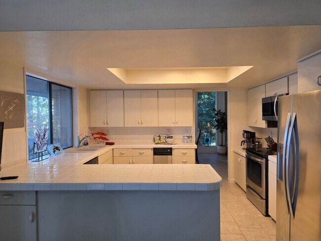 Building Photo - Waterfront Home in Illahee!