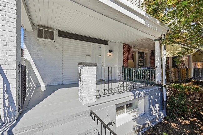 Building Photo - 2910 N Woodstock St