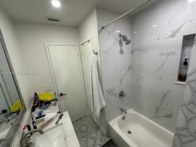 Building Photo - 34 SE 3rd Terrace