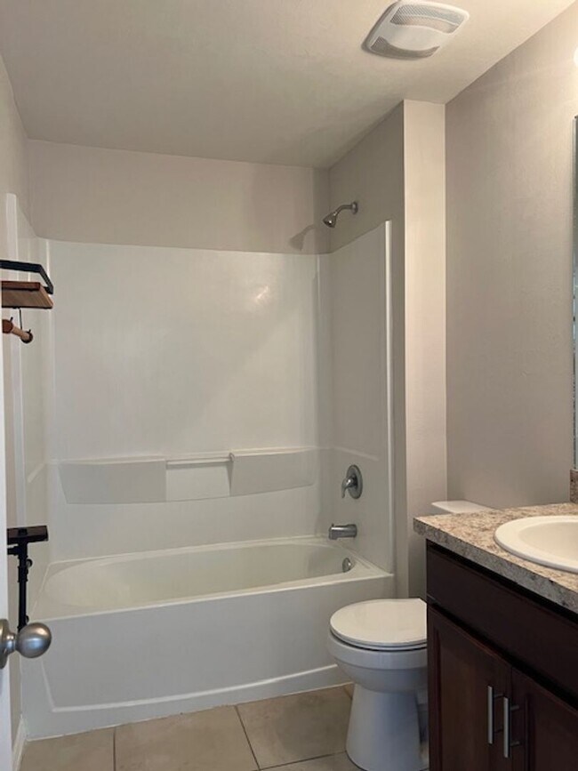 Building Photo - AVAILABLE NOW- 4 Bedroom -2 Bathrooms NE Cape Coral- Gator Circle Area