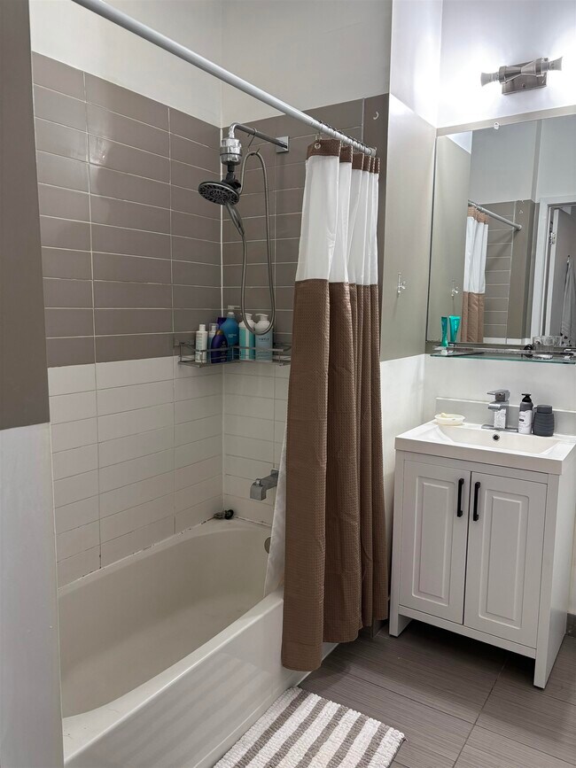 Building Photo - 217 Newark Ave