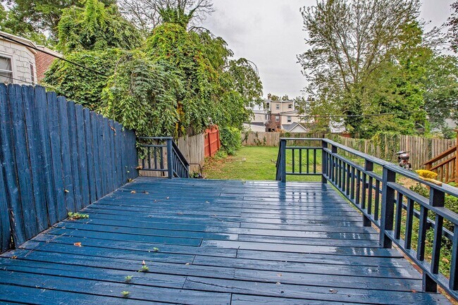 Building Photo - Cool Springs townhome featuring 2 Bedrooms...