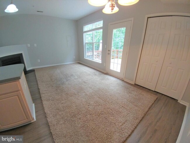 Building Photo - 8 Harbour Heights Dr