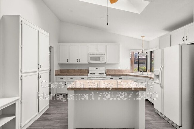 Building Photo - 43922 Warner Trail
