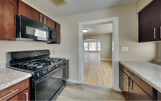 Building Photo - 5219 N Newcastle Ave