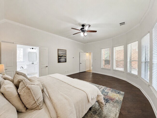 Building Photo - 3301 Elm Creek Dr