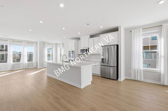 Building Photo - 201 Park Central Ter