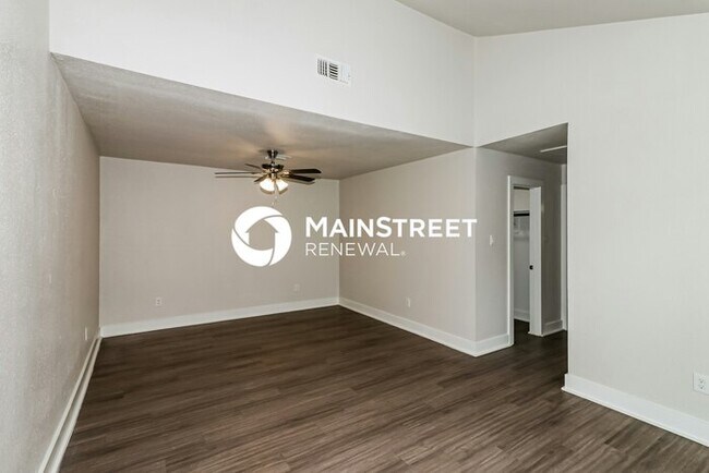 Building Photo - 3 Bedroom Pet-Friendly Home in Houston, TX with Main Street Renewal