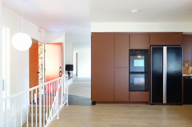 Building Photo - 702 Cavanagh Rd