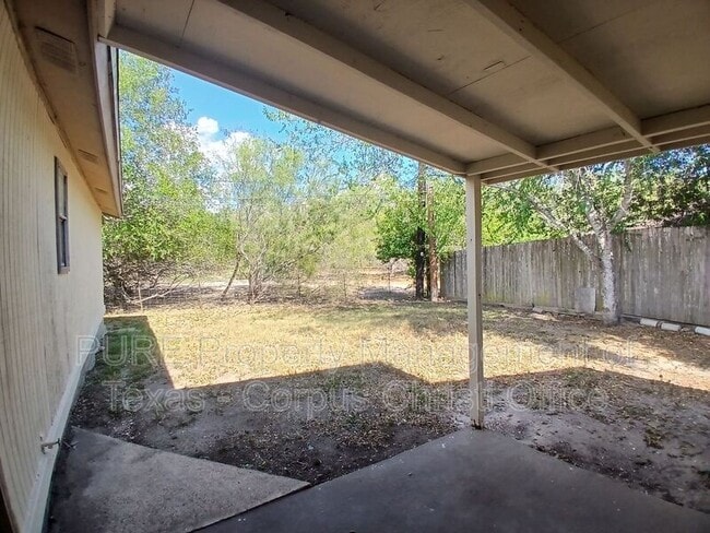 Building Photo - 4029 Brownwood Cir