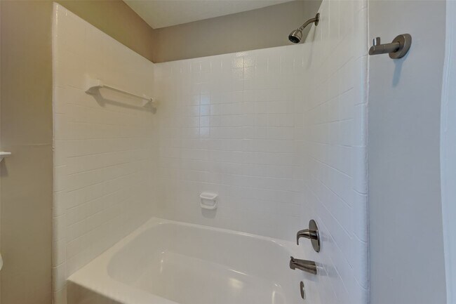 Building Photo - 6807 Oakbranch Manor Ln