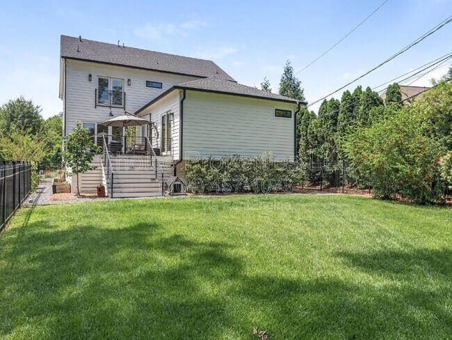 Building Photo - 3239 Westfield Rd
