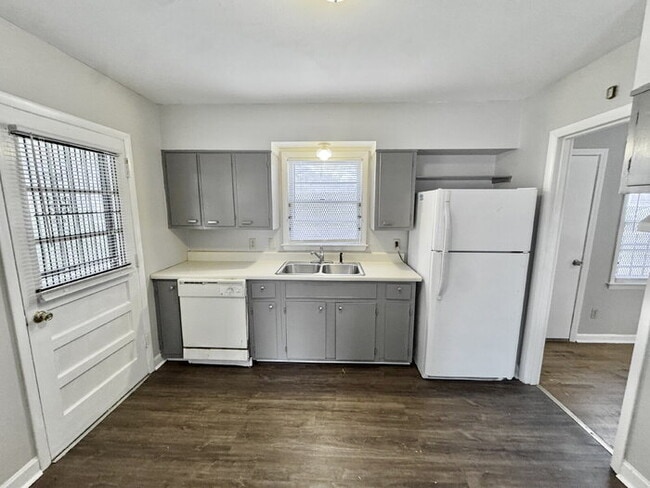 Building Photo - 3594 W Sutton Dr