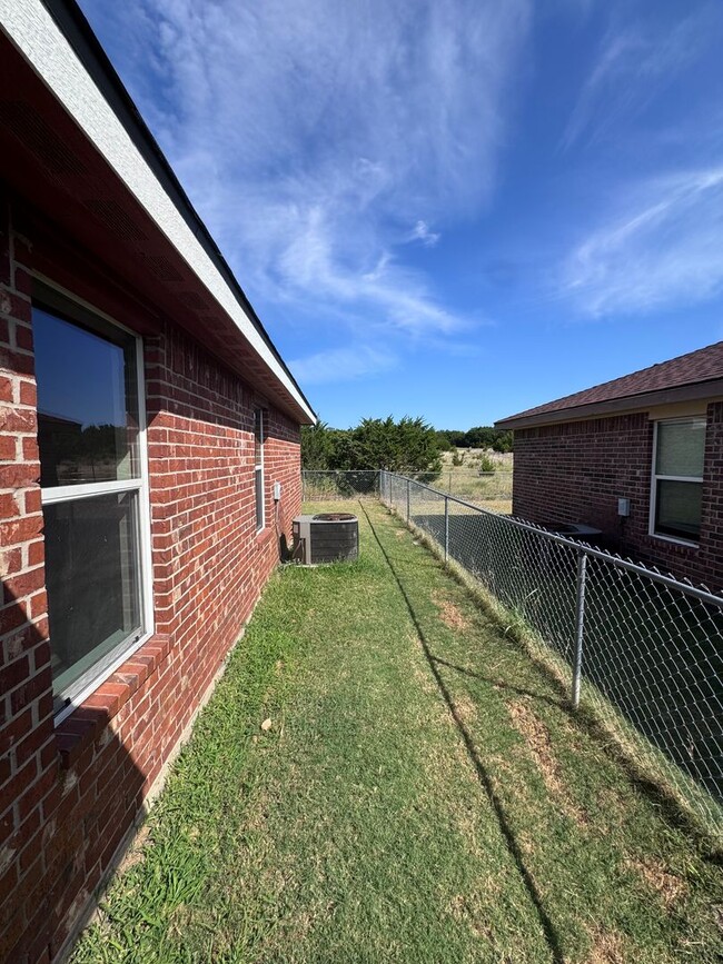 Building Photo - 507 Bermuda St