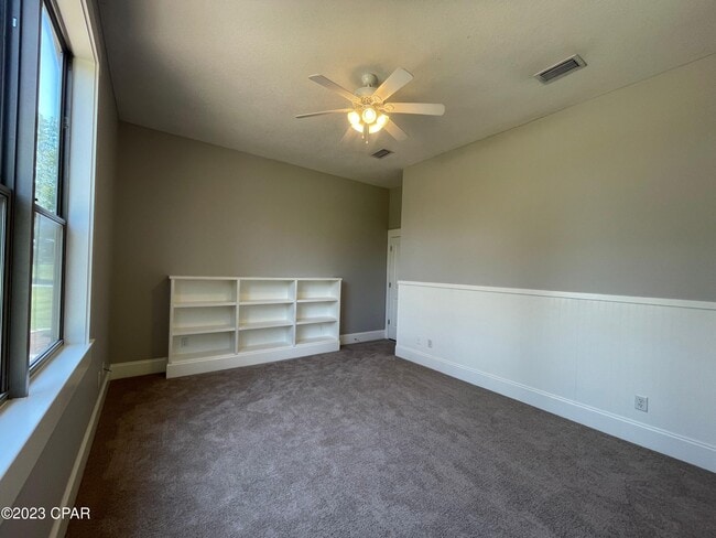 Building Photo - 9137 Eloise Ln