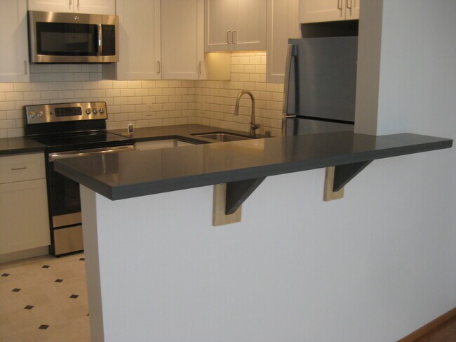 Building Photo - 300 Bocana St