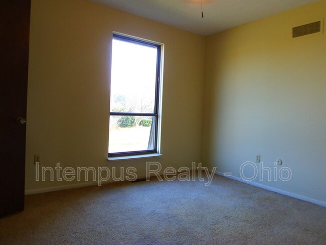 Building Photo - 2011 Baldwin Rd