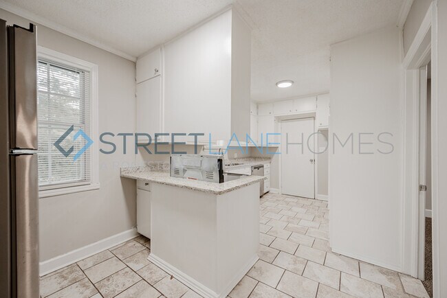 Building Photo - Charming 4 Bedroom in Columbus!