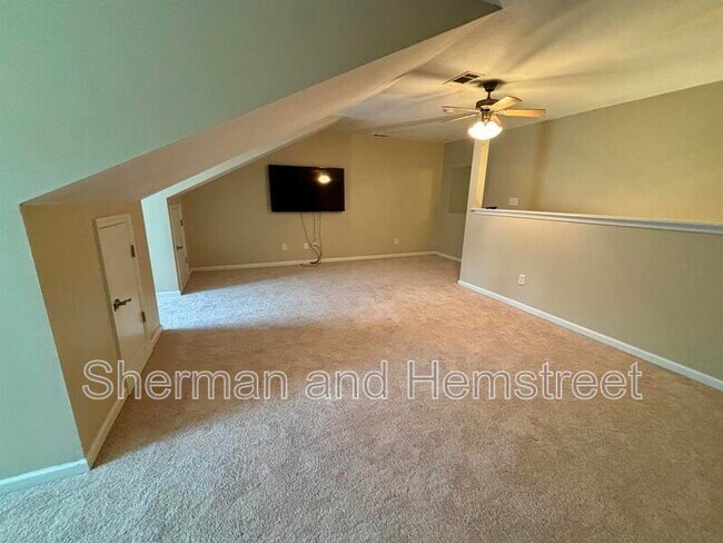 Building Photo - 2002 Amberley Dr