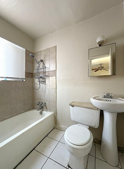 Building Photo - 602 Sunset Ln