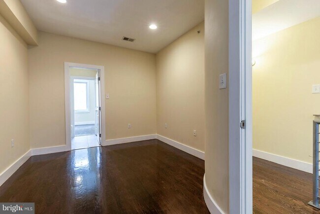 Building Photo - 838 N 15th St