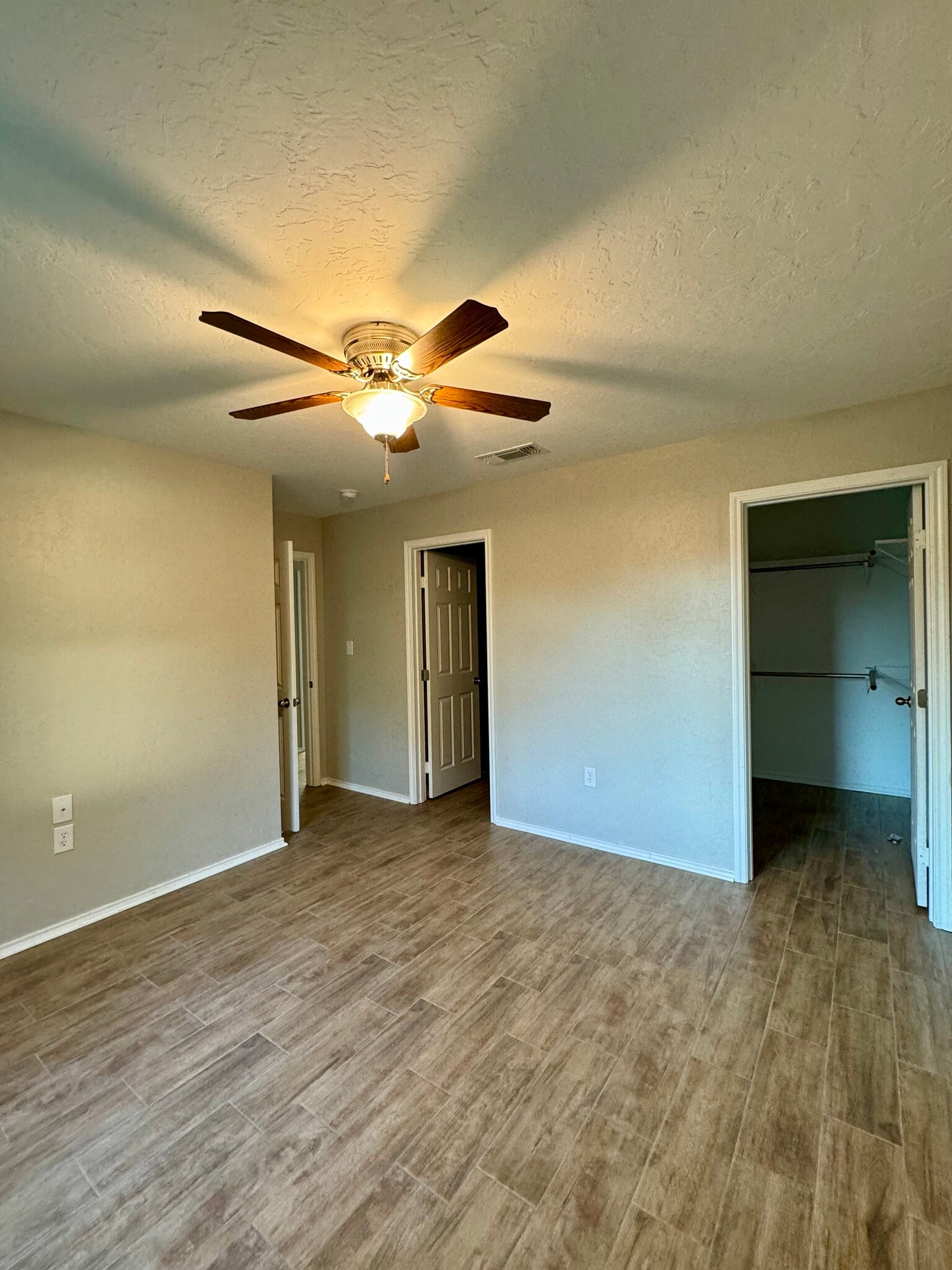 Building Photo - 203 Crestview