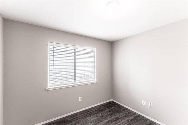 Building Photo - 180 Onyx Lake Dr