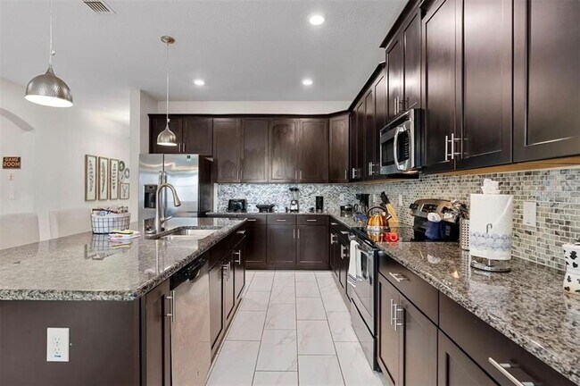 Building Photo - 4700 Sleepy Hollow Dr