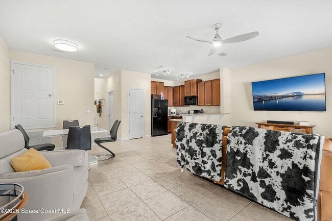 Building Photo - 2545 Revolution St