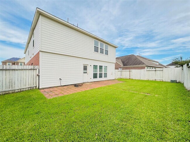 Building Photo - 14851 Fir Knoll Way
