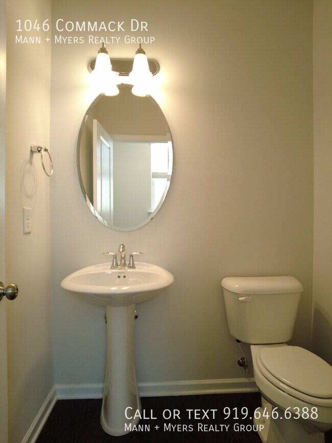 Building Photo - 1046 Commack Dr