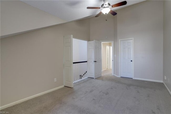 Building Photo - 707 Aylesbury Dr