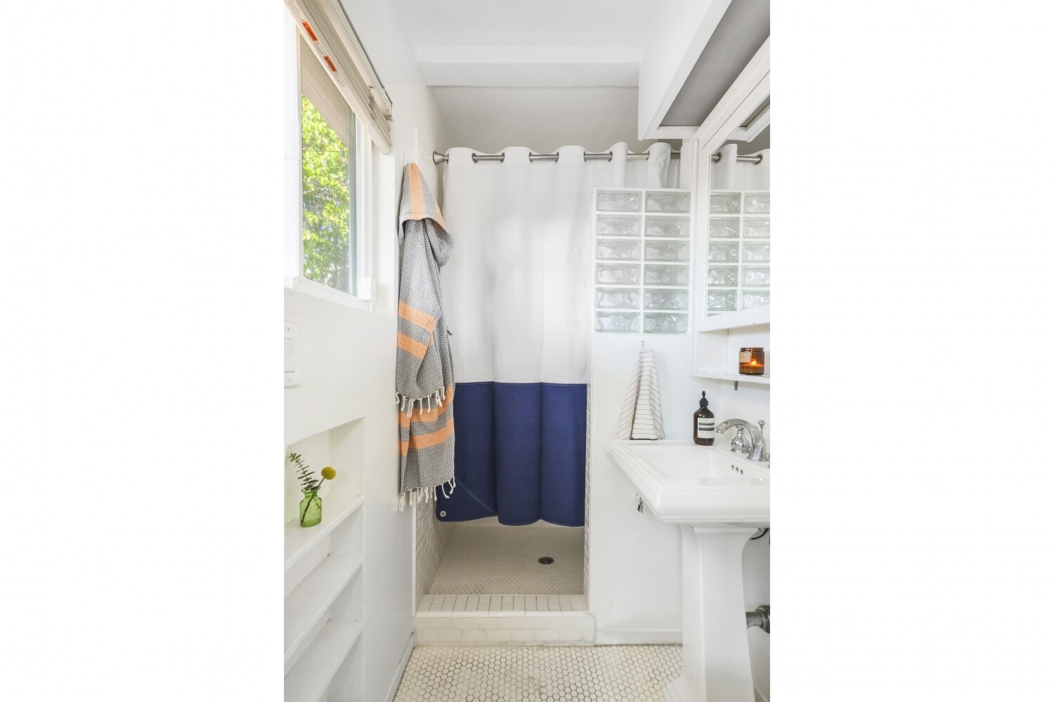 Building Photo - 1563 Lucretia Ave