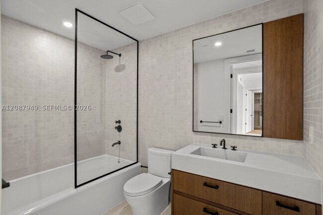 Building Photo - 2200 Brickell Ave