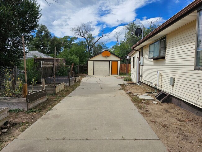 Building Photo - 626 Prospect Lake Dr