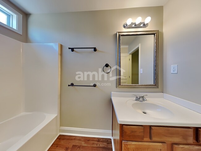 Building Photo - 180 Cotillion Crescent