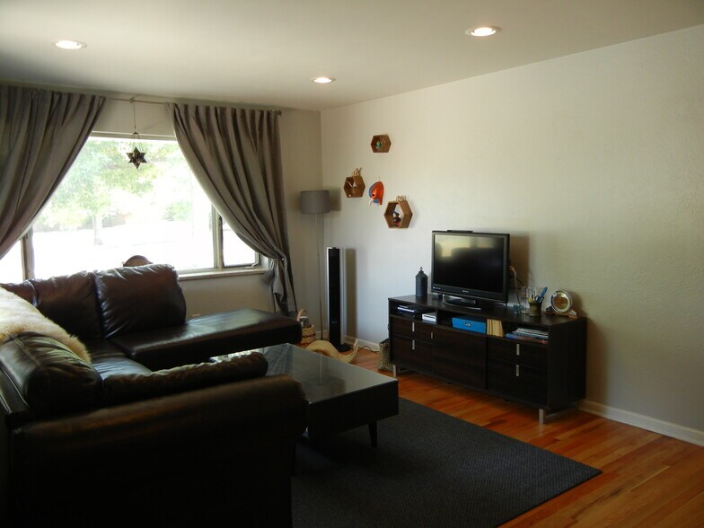 Living Room - 955 Saulsbury St