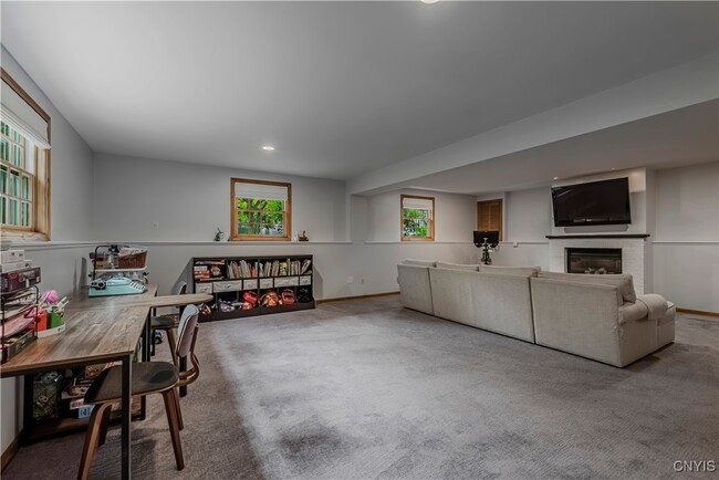 Building Photo - 58 Family Cir
