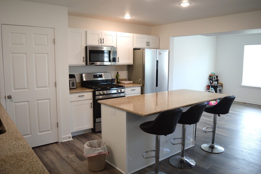 Building Photo - 311 Alberts Dr