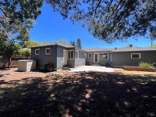 Building Photo - 2109 Montecito Ave
