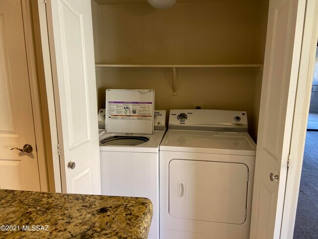 Building Photo - 5751 N Kolb Rd