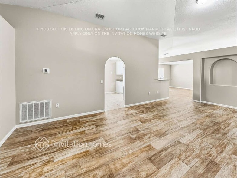 Building Photo - 4716 Four Lakes Dr