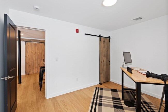 Building Photo - 179 Butternut St