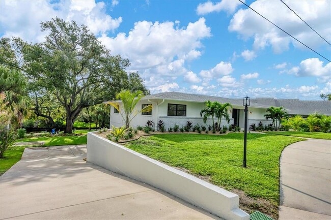 Building Photo - 2460 Whippoorwill Cir
