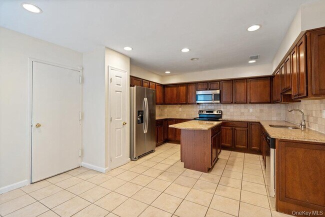 Building Photo - 90 Foxwood Dr
