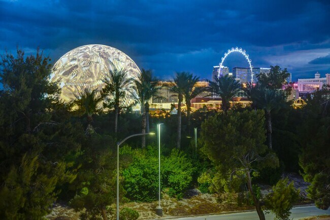 Building Photo - 360 E Desert Inn Rd