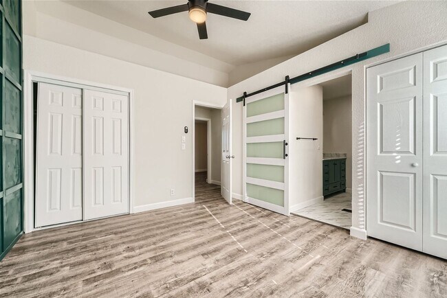Building Photo - 5701 N Wagonwheel Trail