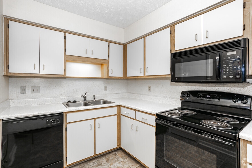 1BR, 1BA - 650SF - Kitchen - Northcreek